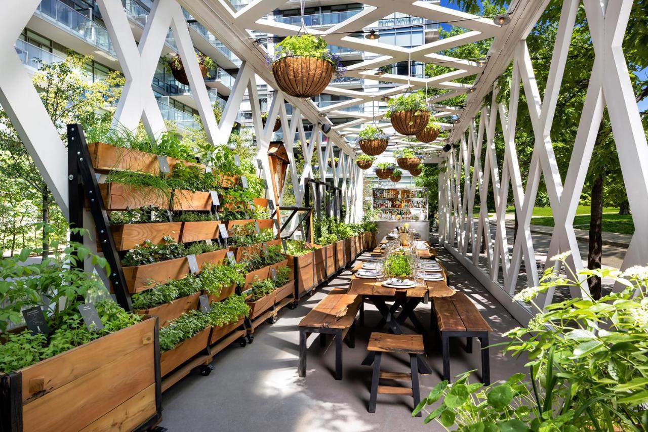 1 Hotel Toronto Bagian luar foto